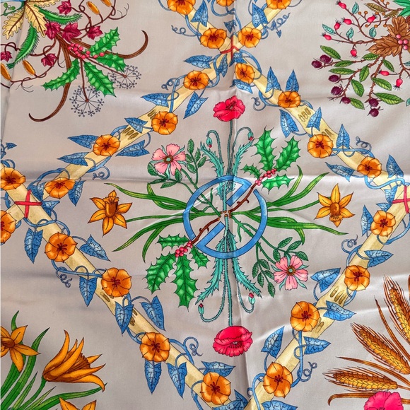 Vintage Gucci Silk Scarf by Vitoria Accornero - Picture 5 of 10